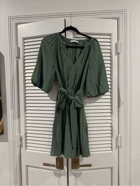 Women's Green Tie-Waist V-Neck Balloon sleeve Dress